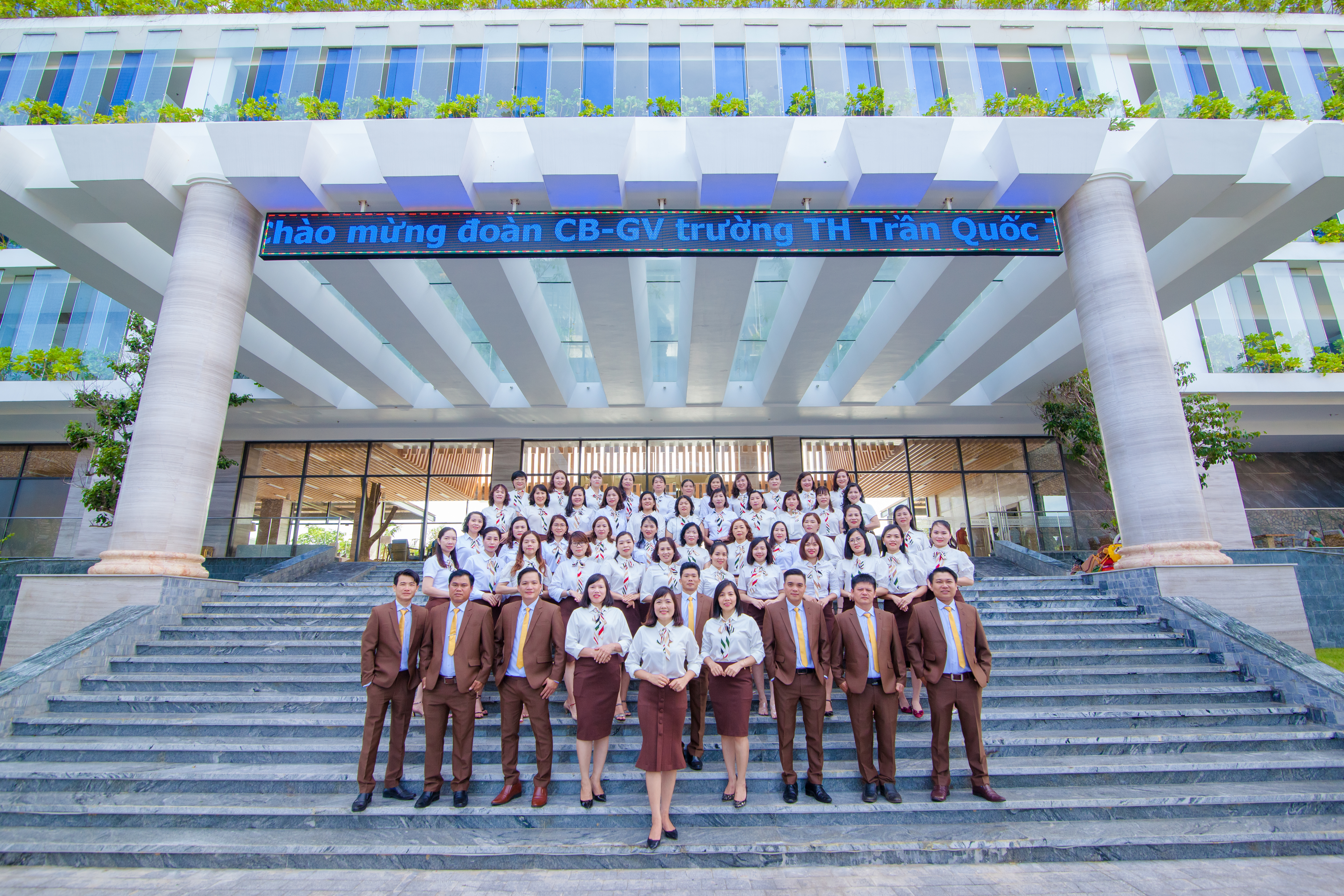 Tập thể CB, GV, NV trường TH Trần Quốc Tuấn 7-2020