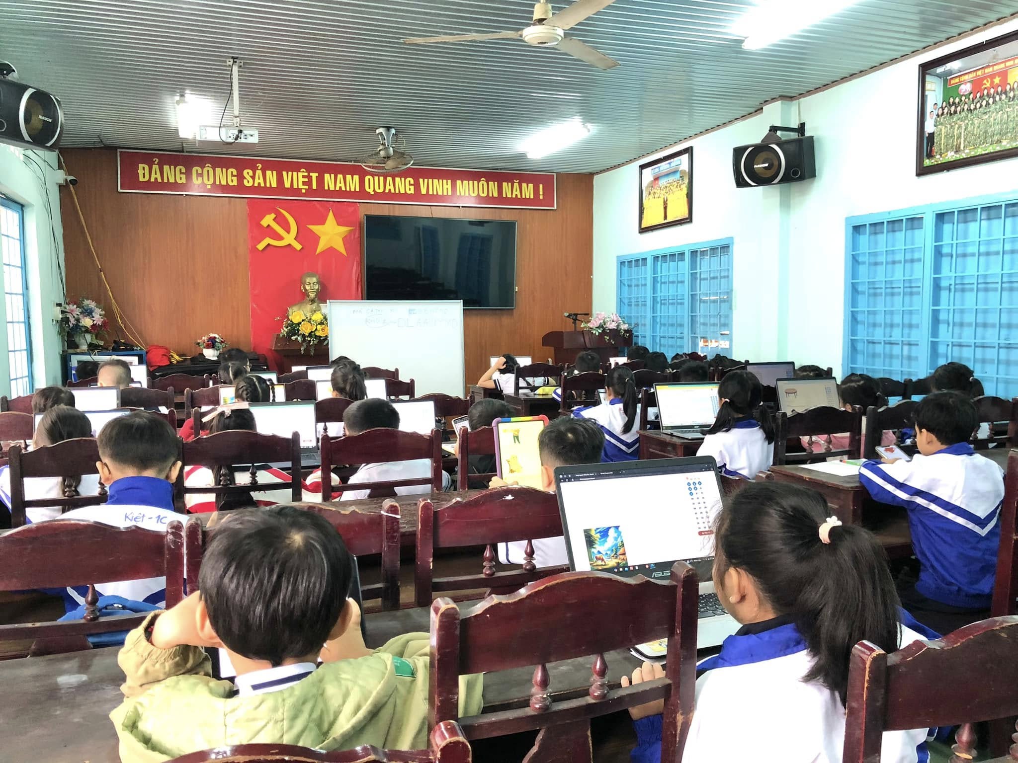 Chúc mừng các em đã hoàn thành kì thi Trạng nguyên Tiếng Việt cấp trường năm học 2024-2025.