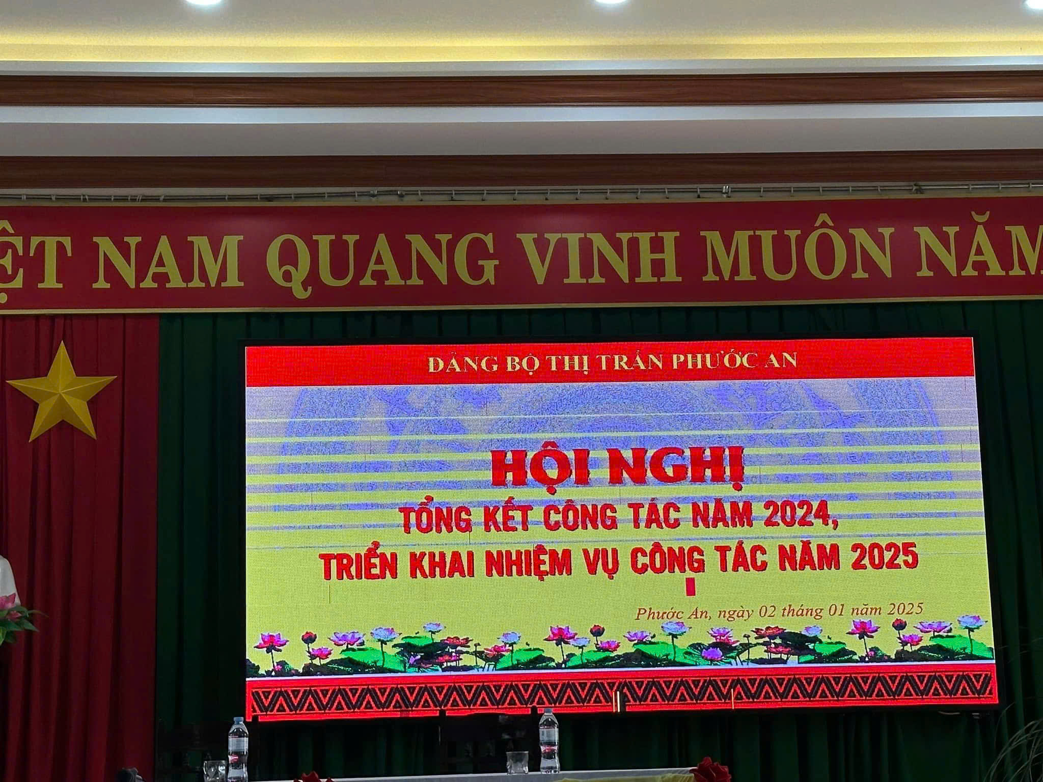 Chúc mừng chi bộ! Chúc mừng các đồng chí!