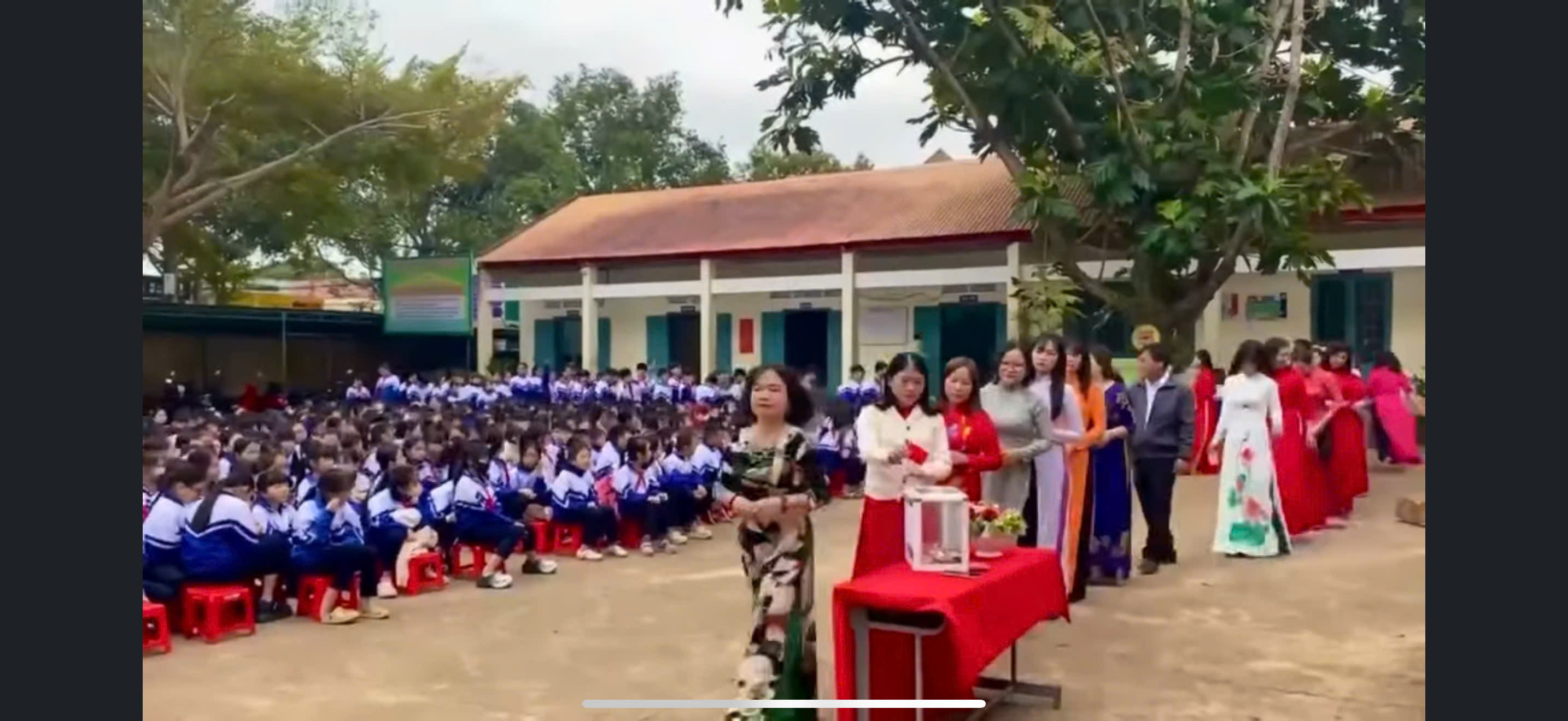 Thực hiện công văn số 15/PGD ĐT ngày 21/1/2025 V/ v “ Ủng hộ hỗ trợ chương trình xoá nhà tạm nhà dột  nát trên địa bàn huyện” Tập thể GV- NV và học sinh ủng hộ đợt 2 với tổng số tiền là 17.941.000 đồng Trân trọng và biết ơn!