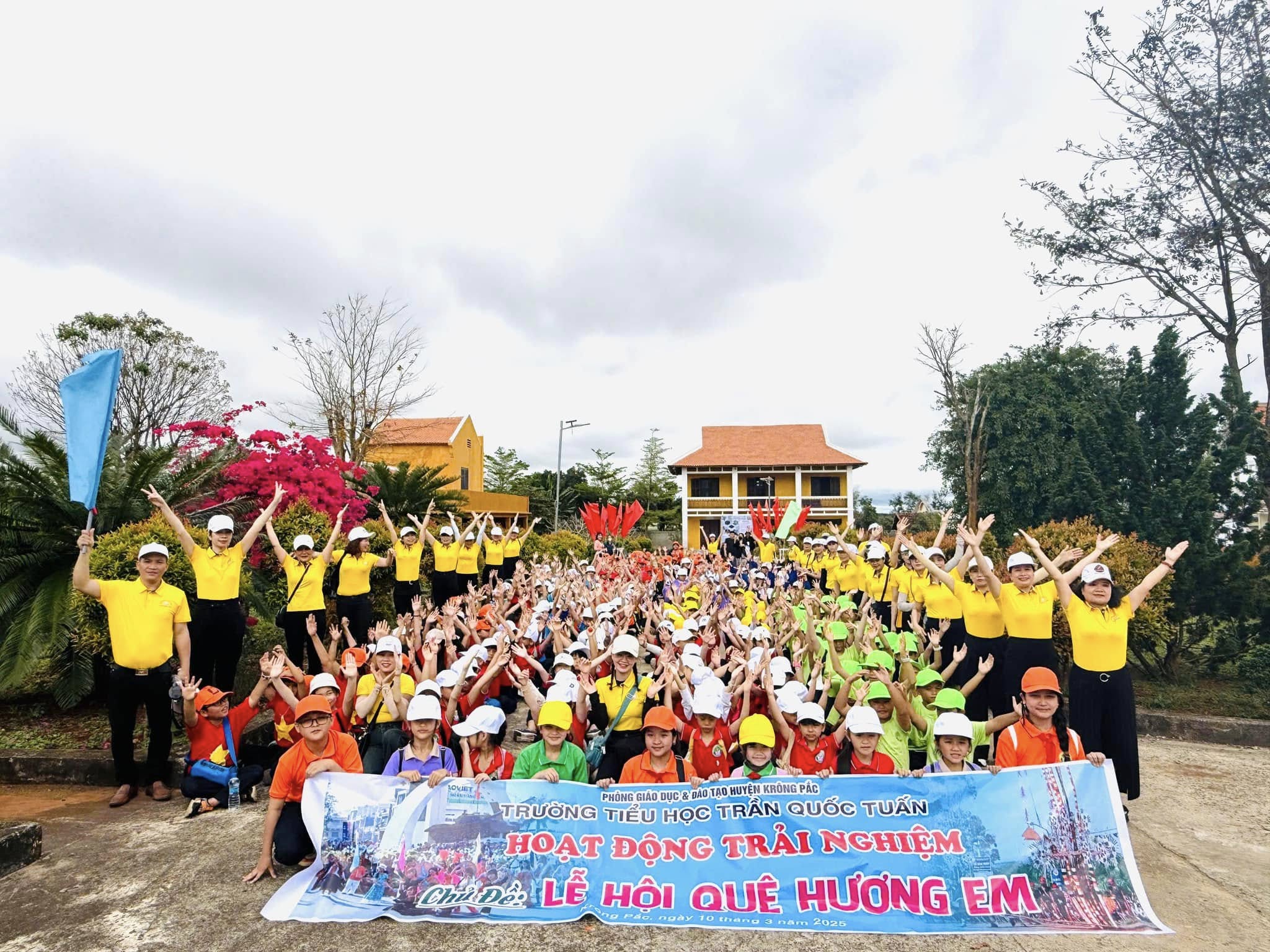 – Chào mừng kỷ niệm 50 năm chiến thắng Phước An. Giải phóng huyện Krong Pắc và Lễ hội cà fee Buôn Ma Thuột lần thứ 9 – Học sinh trường TH Trần Quốc Tuấn tham quan, học tập tại Di tích lịch sử văn hoá Đồn điền CADA