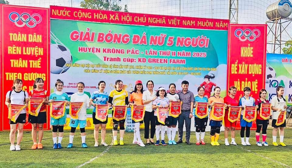 Trường TH Trần Quốc Tuấn tham gia giải bóng đá nữ 5 người; huyện Kroong Pắc lần thứ II năm 2025