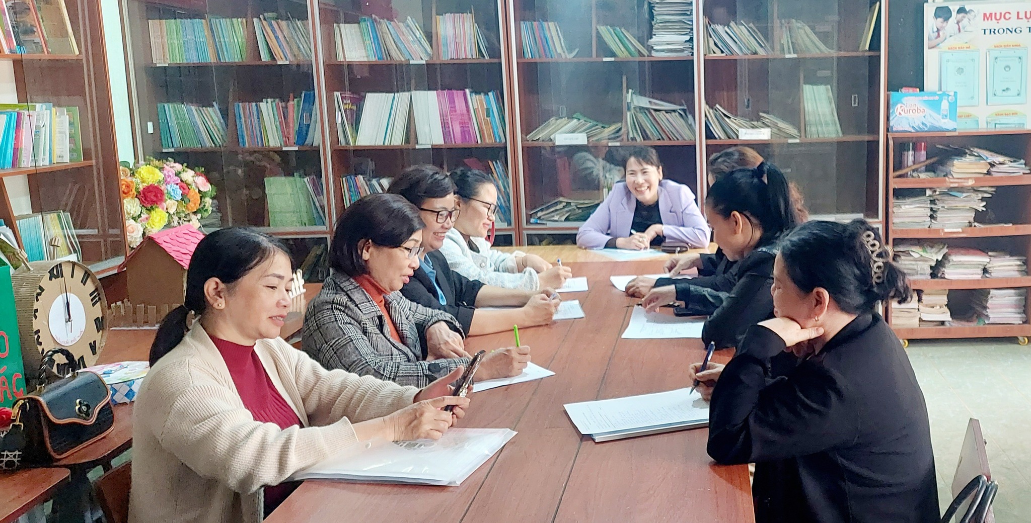 Sinh hoạt chuyên môn Tổ 4.