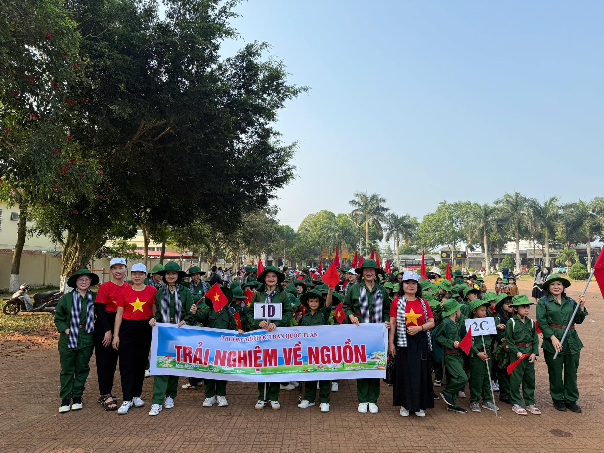 Kỷ niệm 50 năm ngày giải phóng Miền Nam thống nhất đất nước 30/4/1975-30/4/2025) Trường TH Trần Quốc Tuấn tổ chức HĐTN với chủ đề Về Nguồn cho các em học sinh khối lớp 1 và lớp 2 Trân trọng cảm ơn quý thầy cô! Quý phụ huynh và các em HS thân yêu! Đặc biệt biết ơn tổng đạo diễn Tố Như Lê@mọi người— đang  cảm thấy tuyệt vời cùng với Vânanh Le và  3 người khác .