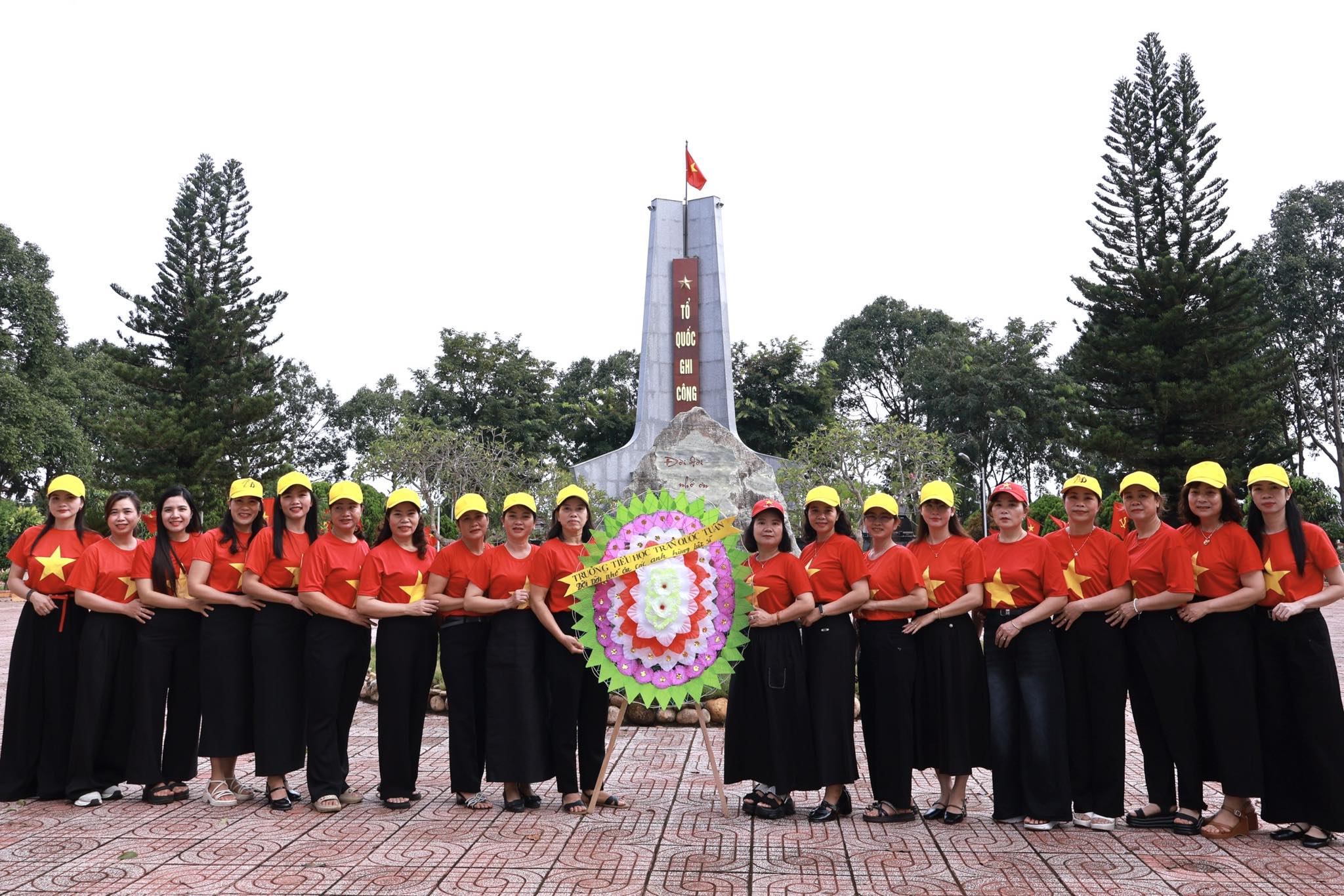 💐Kỷ niệm 80 năm ngày Quốc Khánh 2-9 ❤️Đời đời nhớ ơn Bác Hồ kính yêu! ❤️Tập thể CB- GV NV trường TH Trần Quốc Tuấn viếng nghĩa trang liệt sỹ với lòng thành kính biết ơn các anh hùng liệt sỹ đã hy sinh vì Độc lập- Tự do của Tổ quốc ❤️ Trân trọng! Tự hào và thành kính! #Quockhanh2/9
